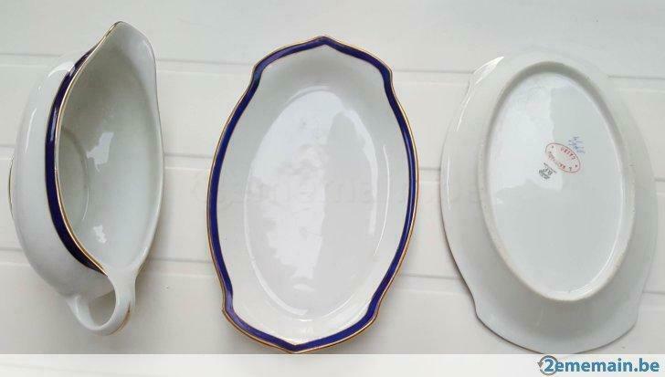 2 plat et 1 saucier porcelaine bleu blanc et or avec cachet, Utilisé