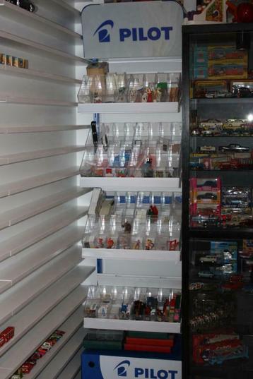 Mancave - Vintage winkeldisplay "PILOT" - Mooie staat beschikbaar voor biedingen