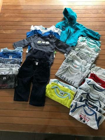 Pakket kleding maat 74 beschikbaar voor biedingen