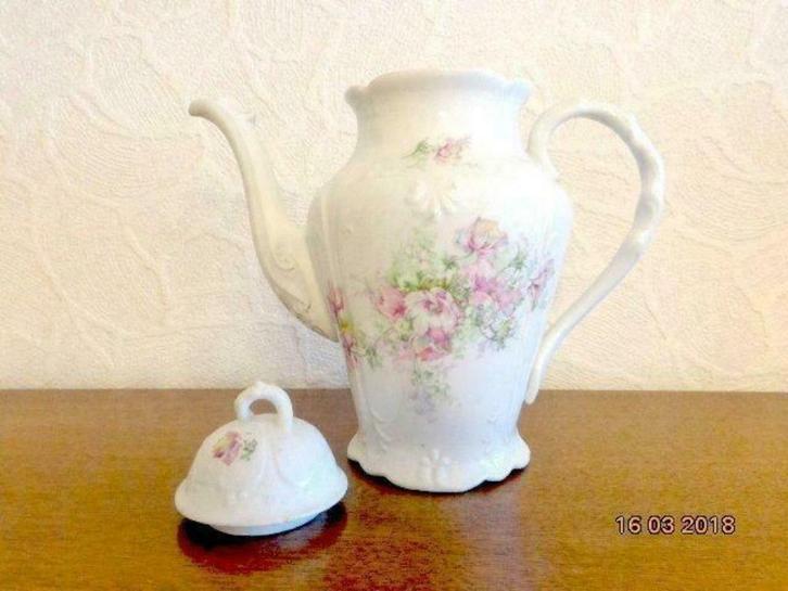 cafetière ancienne, en porcelaine, Antiquités & Art, Antiquités | Céramique & Poterie, Enlèvement ou Envoi