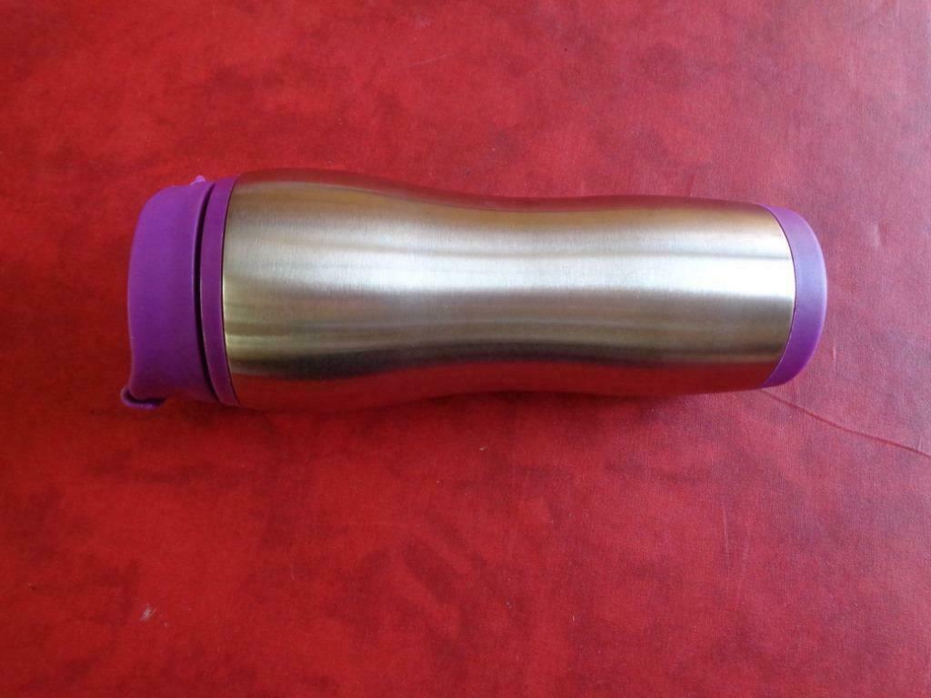 Mug avec couvercle métal / violet. Neuf, Huis en Inrichting, Keuken | Servies, Nieuw, Ophalen of Verzenden