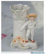 statuette porte bouquet garconnet en porcelaine, Antiquités & Art
