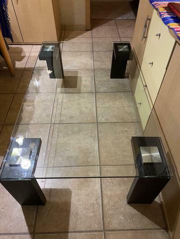 Rechthoekige glazen salontafel beschikbaar voor biedingen