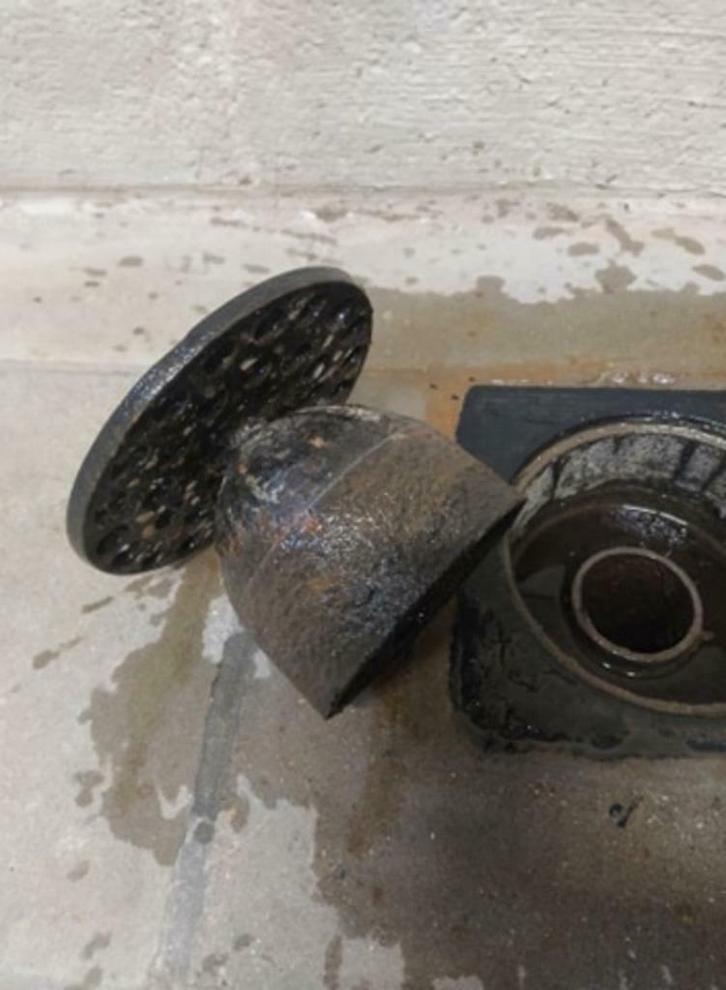 Zoekt bel of Sterput (gietijzer), Doe-het-zelf en Bouw, Sanitair, Gebruikt, Overige typen, Ophalen of Verzenden