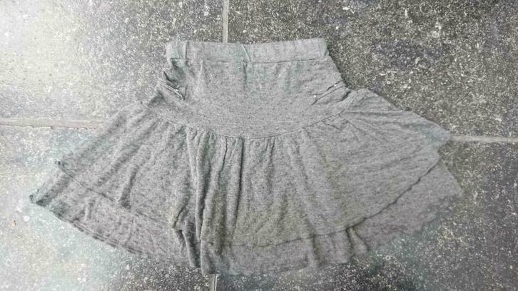 Grijs rokje - 717 - maat 134/140, Kinderen en Baby's, Kinderkleding | Maat 134, Zo goed als nieuw, Meisje, Jurk of Rok, Ophalen of Verzenden