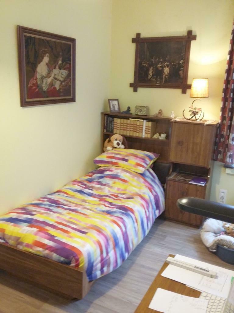 Eenpersoons slaapkamer, Huis en Inrichting, Slaapkamer | Bedden, Zo goed als nieuw, Eenpersoons, 90 cm, 200 cm, Hout, Bruin, Ophalen