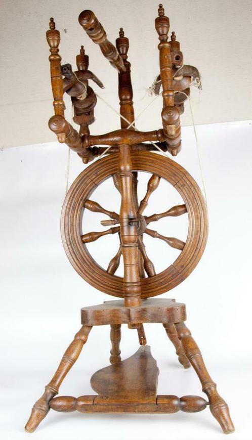 Oud decoratief houten spinnewiel, Antiek en Kunst, Antiek | Gereedschap en Instrumenten, Ophalen