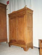 Ancienne armoire à linge Louis Philippe en chêne et plinthe