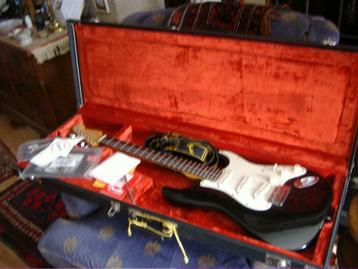  FENDER USA STRAT  DE LUX  MET FENDER KOFFER  