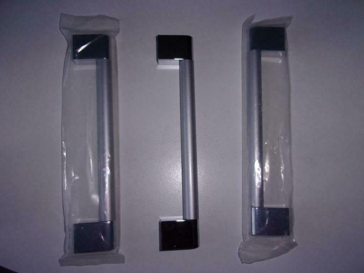 lot de 4 poignées Ixina neuves, Maison & Meubles, Cuisine | Éléments de cuisine, Neuf, Moins de 50 cm, Gris, Enlèvement ou Envoi