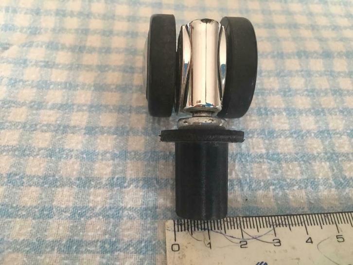 wieltjes voor onder mijn living stoel te koop gevraagd, Huis en Inrichting, Stoelen, Ophalen of Verzenden