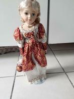 À vendre poupée en porcelaine 10 €, Collections, Comme neuf, Enlèvement, Poupée