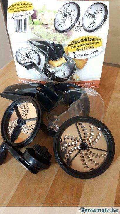 Moulin à fromage manuel/multifonctions avec 2 râpes en INOX, Electroménager, Électroménager & Équipement Autre, Neuf