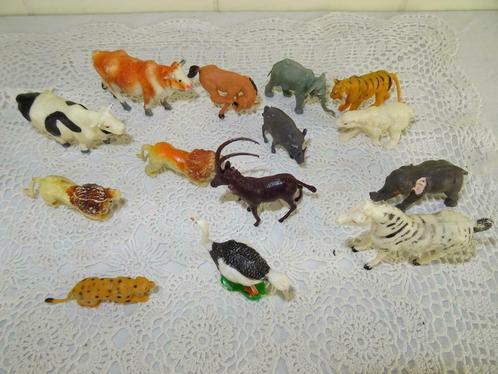 Animaux miniatures 14x jouets vintage curiosités zoo 1970, Antiquités & Art, Curiosités & Brocante, Enlèvement ou Envoi