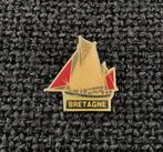 PIN - BRETAGNE - VOILIER - ZEILBOOT, Collections, Utilisé, Envoi, Ville ou Campagne, Insigne ou Pin's