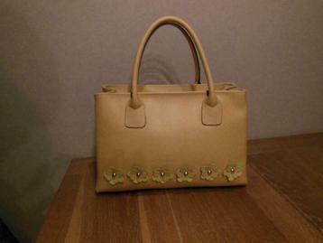 handtas beschikbaar voor biedingen