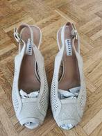 Escarpins fratelli rossetti, Gedragen, Beige, Ophalen of Verzenden, Pumps