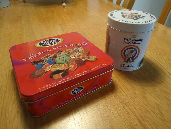 Te koop 2 blikken van Wilhelmina Pepermunt en Lutti Snoep., Verzamelen, Blikken, Zo goed als nieuw, Overige, Overige merken, Ophalen of Verzenden