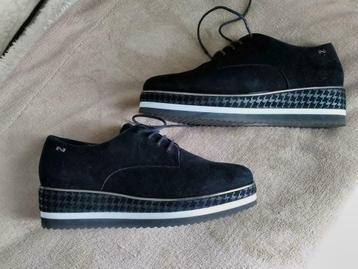 Chaussures Nathan, Enlèvement, Noir