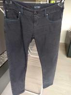 Donkergrijze jeansbroek van Armani Jeans maat 28, Armani Jeans, Ophalen of Verzenden, Zo goed als nieuw, W28 - W29 (confectie 36)