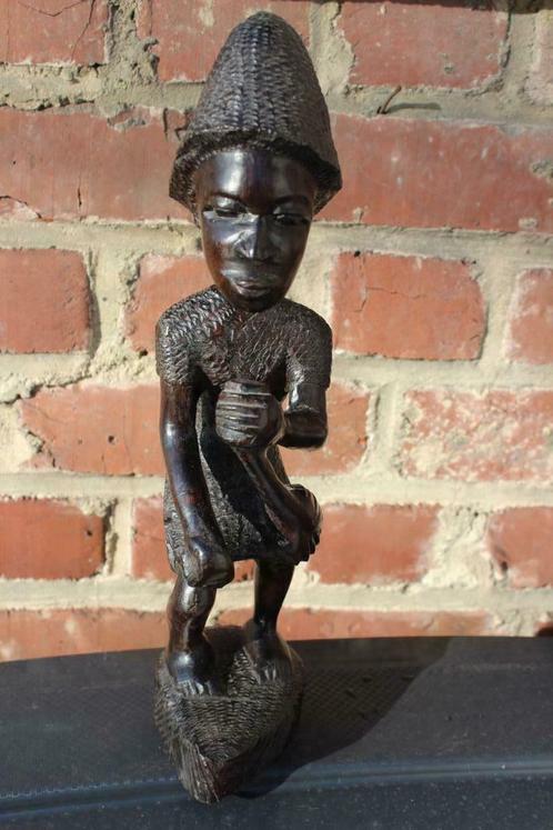 Afrikaans standbeeld in ebbenhouten koloniale periode, Antiek en Kunst, Kunst | Niet-Westerse kunst, Ophalen of Verzenden