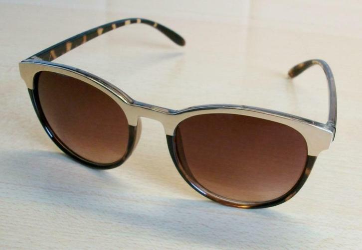 Te koop: NIEUW!! Mooie bruin/goudkleurige dames zonnebril, Handtassen en Accessoires, Zonnebrillen en Brillen | Dames, Nieuw, Zonnebril