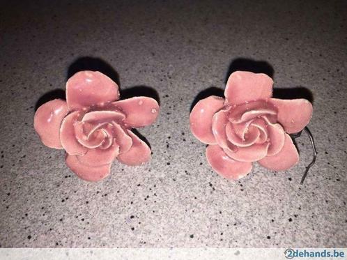 Bloem in keramiek met parel (Parelluster), Antiek en Kunst, Antiek | Verlichting