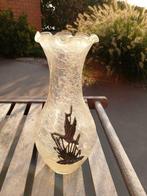Très joli vase effet verre brisé à motif cygne en étain, Maison & Meubles, Utilisé, Moins de 50 cm, Enlèvement ou Envoi, Verre