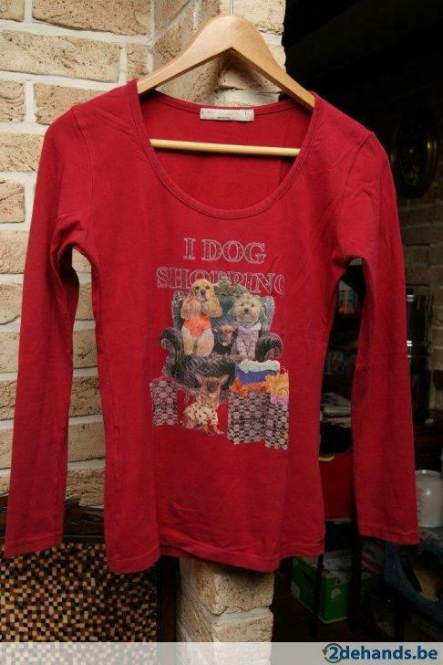 Mooie framboos rode shirt met hondjes, Kleding | Dames, T-shirts, Gedragen, Maat 38/40 (M), Rood, Ophalen of Verzenden