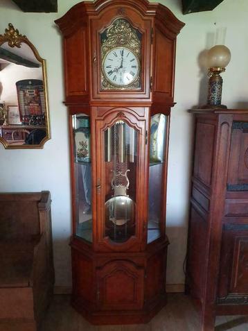 Superbe horloge vitrine de parquet avec 3 poids beschikbaar voor biedingen