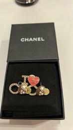 Broche Chanel, 4,5 cm sur 2 cm, Bijoux, Sacs & Beauté, Comme neuf, Envoi