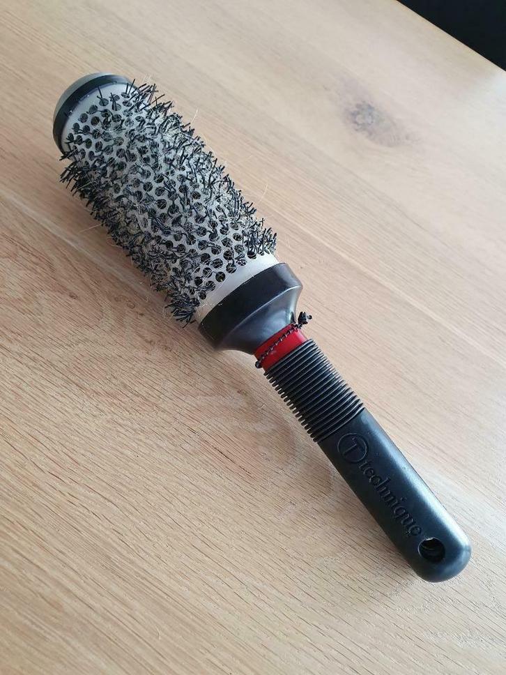 Ronde brush borstel, Handtassen en Accessoires, Uiterlijk | Haarverzorging, Gebruikt, Kam of Borstel, Ophalen of Verzenden
