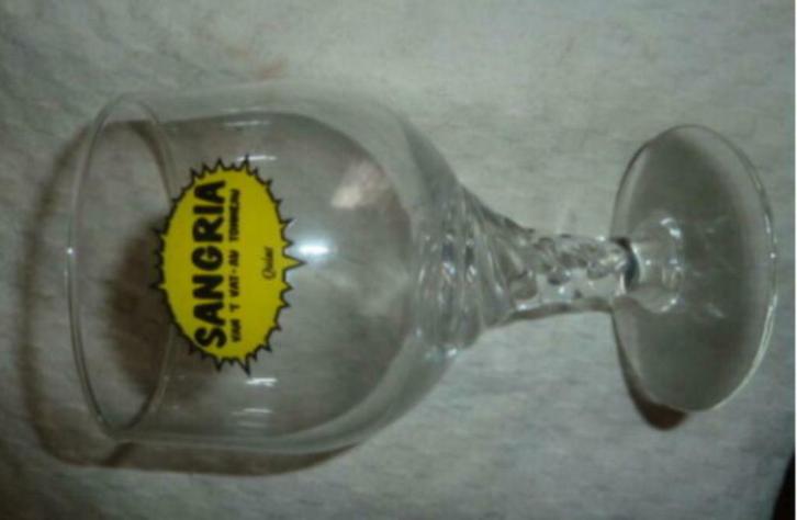 #F glas QUINT SANGRIA Van 't vat au tonneau "gedraaide voet", Verzamelen, Glas en Drinkglazen, Gebruikt, Overige typen, Ophalen of Verzenden
