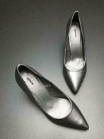 Chaussures escarpins argentées Pimkie - Pointure 38 -, Vêtements | Femmes, Chaussures, Escarpins, Porté, Pimkie, Enlèvement ou Envoi