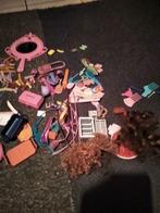 Allerlei spulletjes Barbie : kapstokken, badkamers pulletjes, Comme neuf, Enlèvement ou Envoi, Barbie