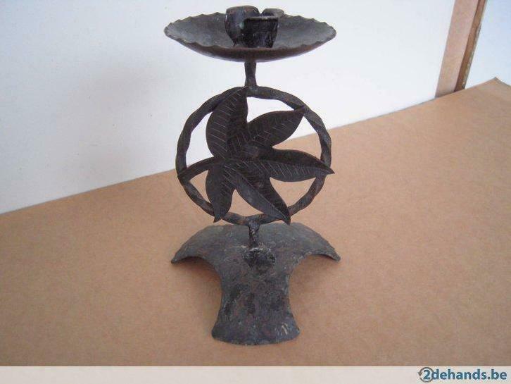 kandelaar, Oude antieke zwart metalen kandelaar kaarshouder, Antiek en Kunst, Antiek | Religieuze voorwerpen, Ophalen of Verzenden