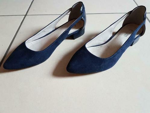 Zeer mooie schoen van twee materialen - Maat 36, Kleding | Dames, Schoenen, Zo goed als nieuw, Schoenen met lage hakken, Blauw