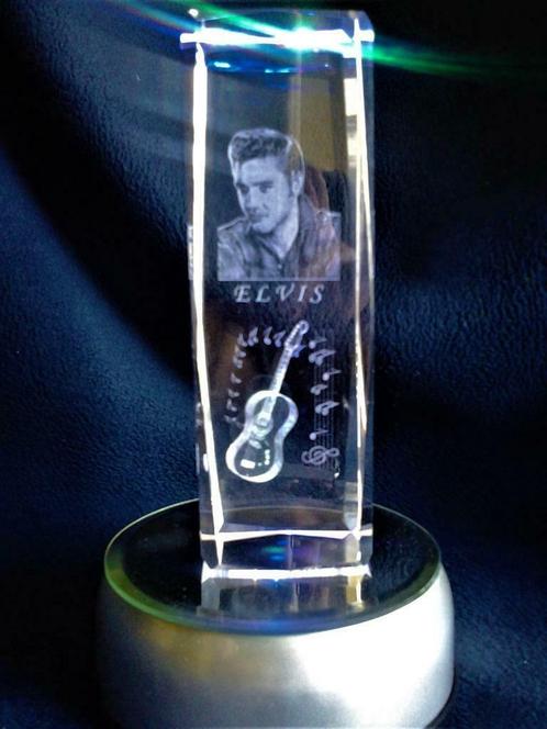 Kristal  hologram Elvis Presley + sokkel met spiegel en LED, Antiek en Kunst, Antiek | Glaswerk en Kristal, Ophalen of Verzenden