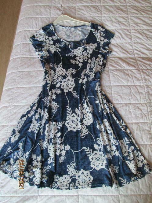 Kleedje donkerblauw met wit - Maat 42, Kleding | Dames, Jurken, Zo goed als nieuw, Maat 42/44 (L), Blauw, Boven de knie, Ophalen of Verzenden