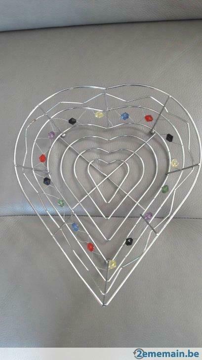 plateau en forme de coeur avec perles colorées, Utilisé, Balance ou Balances