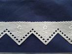 broderie anglaise coton blanche 45 mm forme triangle D4599, Hobby & Loisirs créatifs, Enlèvement ou Envoi, Neuf