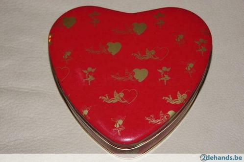 Blikken bewaardoos in hartvorm (Valentijn), Huis en Inrichting, Keuken | Tupperware, Nieuw