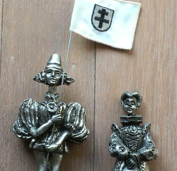 Koppel beeldjes Koopman & Vrouw (Erepoorters Roeselare), Collections, Statues & Figurines, Comme neuf, Humain, Enlèvement