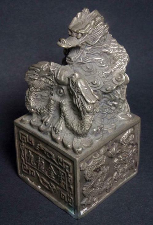 Aziatische kunst - Chinees zegel versierd met 9 draken China, Antiek en Kunst, Antiek | Brons en Koper, Koper, Ophalen of Verzenden