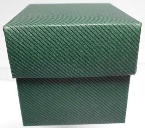 Cube verte boîtes à dragées en carton - 25 pièces  7€, Enfants & Bébés, Cadeaux d'accouchement & Assiettes de naissance, Neuf