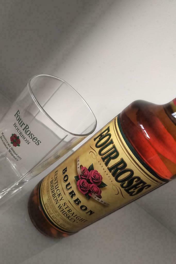 Four Roses Bourbon, Kentucky Straight, 40%, 700ml (1980), Verzamelen, Wijnen, Nieuw, Overige typen, Overige gebieden, Vol, Ophalen of Verzenden