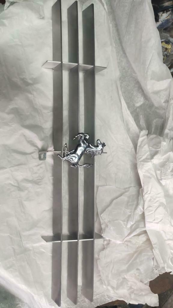 Front bumper grill Ferrari 208 Turbo and 328, Auto-onderdelen, Carrosserie, Bumper, Ferrari, Voor, Nieuw, Ophalen of Verzenden