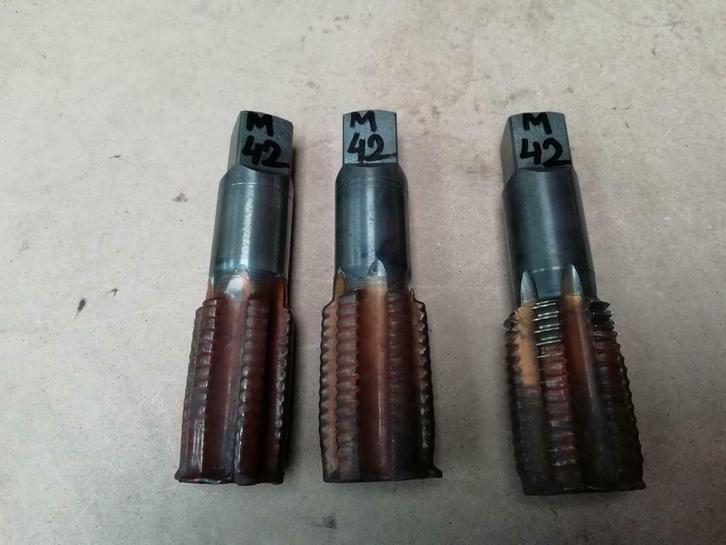 Draad tappen M42+1duim+1duim en 1 achtste, Doe-het-zelf en Bouw, Gereedschap | Handgereedschap, Ophalen of Verzenden