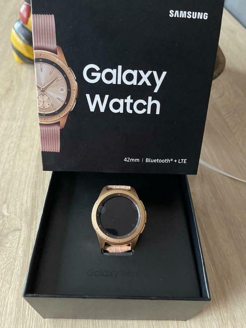Samsung Watch 42 lte couleur rose, Bijoux, Sacs & Beauté, Montres connectées, Comme neuf, Rose, État