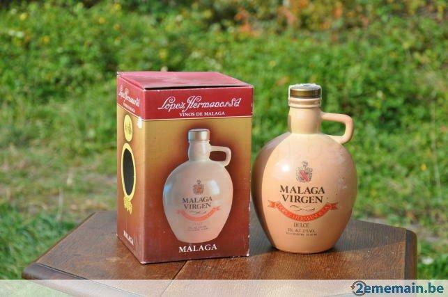 vin de malaga en carafe en grès, Collections, Vins